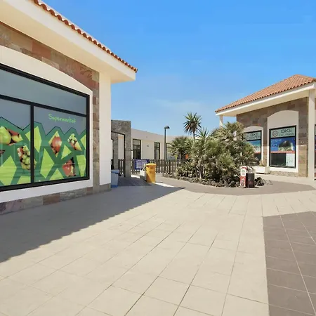 Manuela Вилла Лахарес