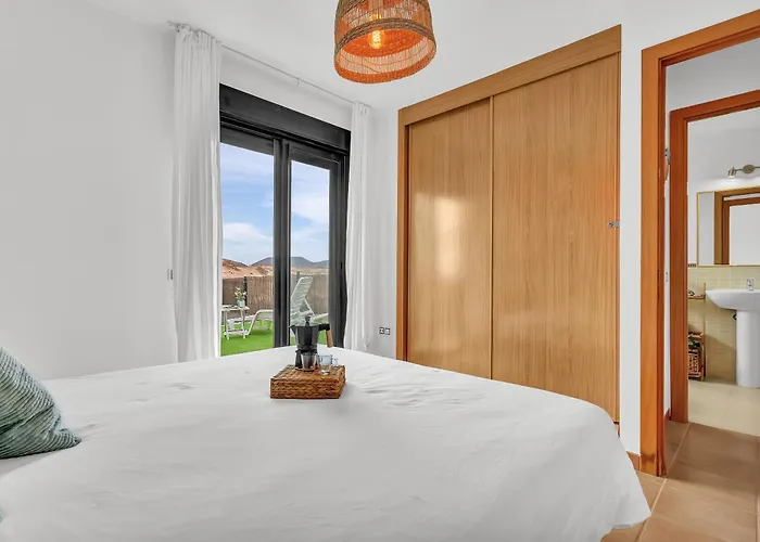 Manuela Вилла *