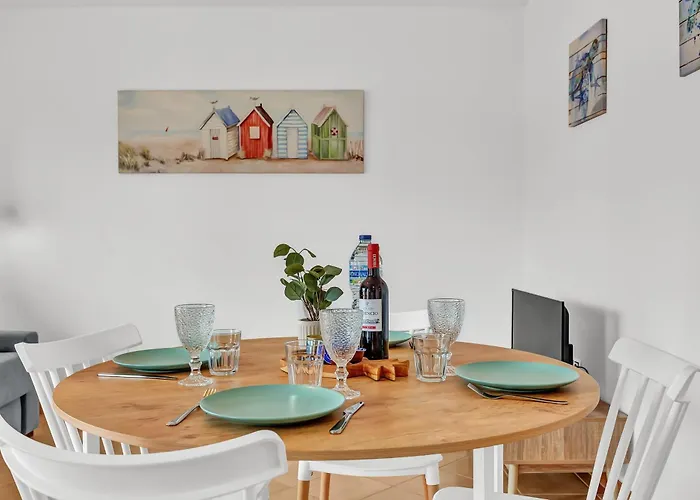 Manuela Лахарес